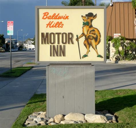 SNOOTY FOX MOTOR INN